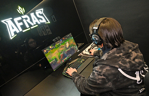 Level Up with the Pros: Discover AFRAS E-Sports School